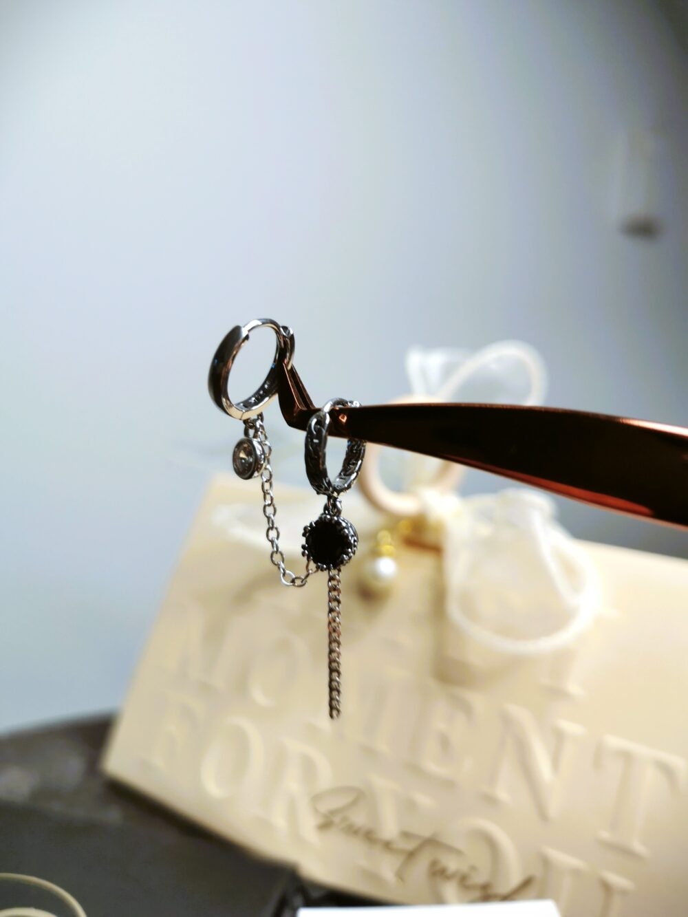 For those who break the rules of symmetry earring - Image 2