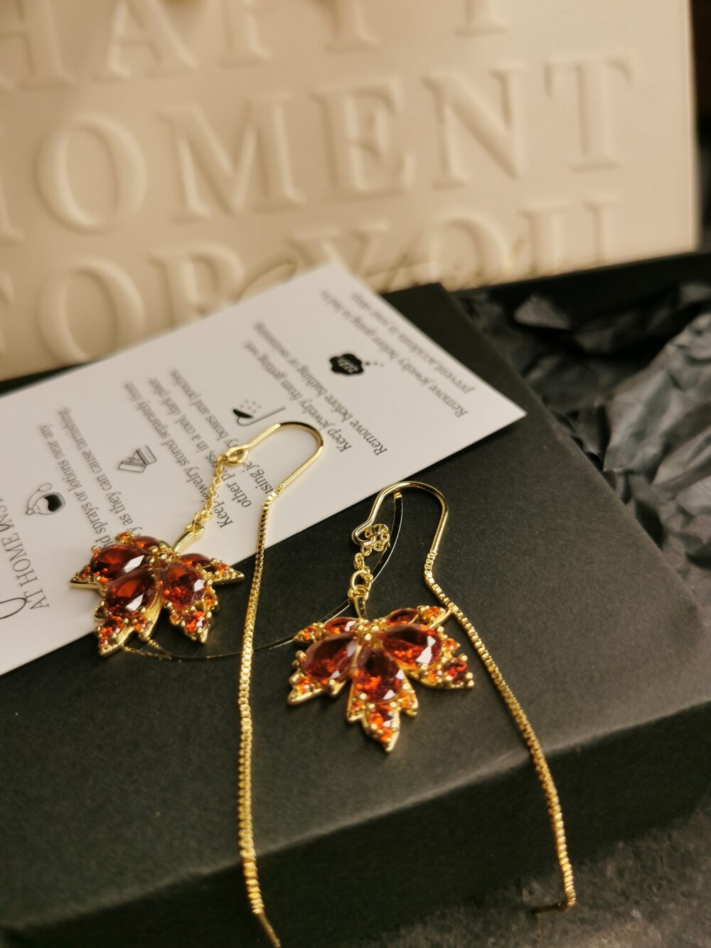 Golden leaves, timeless beauty earrings
